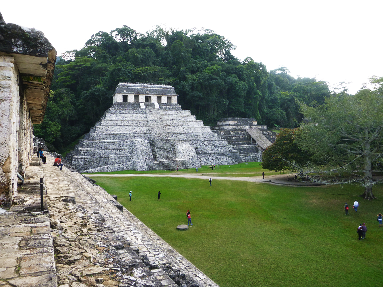 backpacking palenque pyramiede