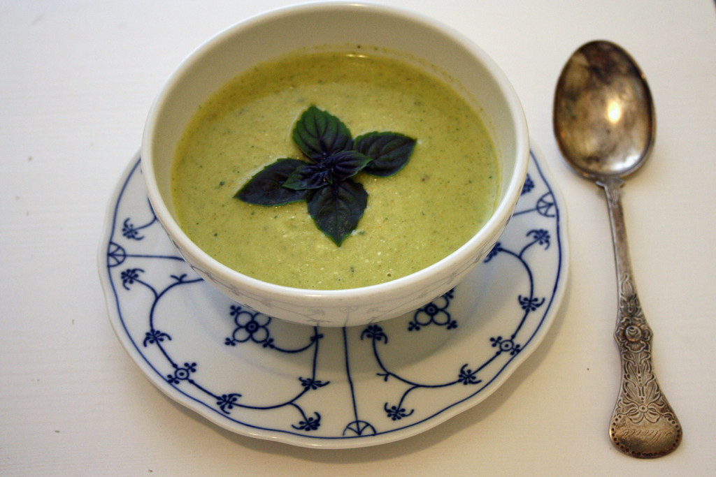 Recipe: Brokkoli-Basilikum-Cremesuppe